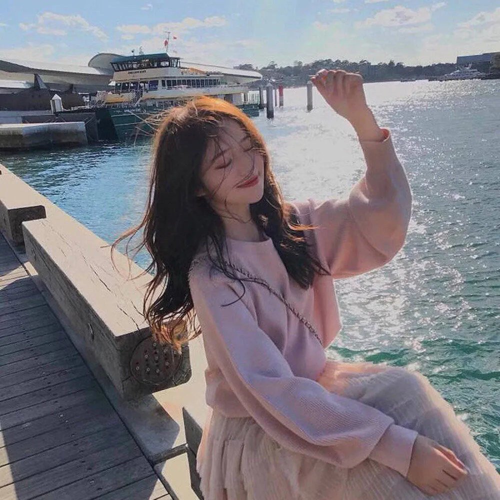 娇憨女郎